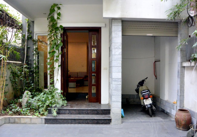 Big and nice house in Van Ho for rent