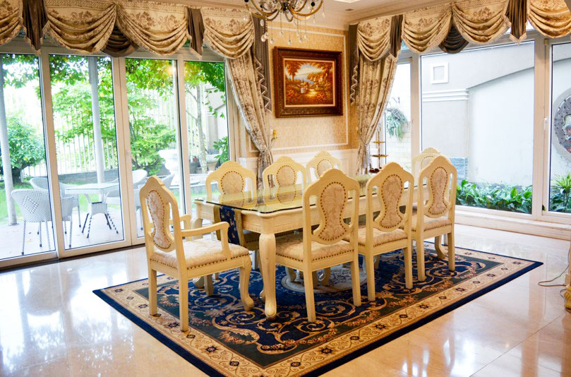 Big garden villa with royal style furniture for rent