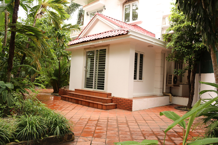 Big villa in Quang Ba street, Tay Ho for rent 