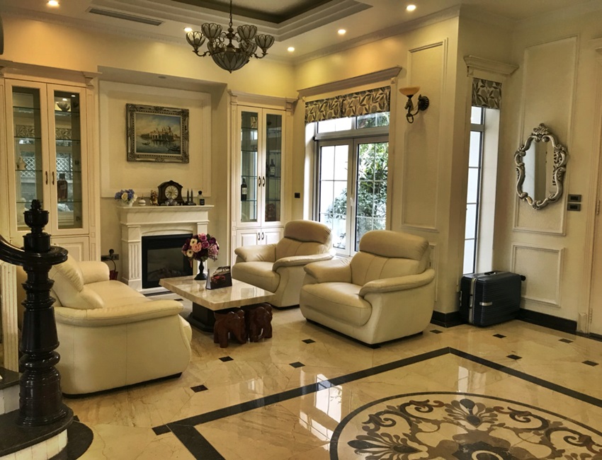 Fully furnished villa in Hoa Sua - Vinhomes Riverside 