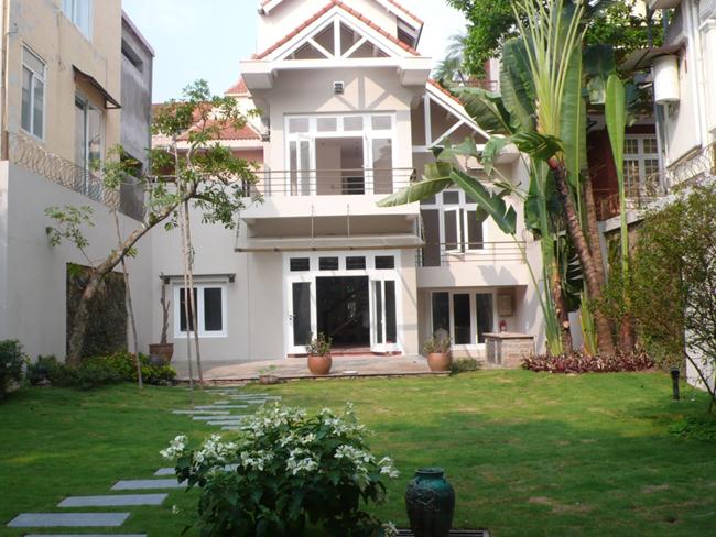 Newly renovated villa for rent in To Ngoc Van for rent 