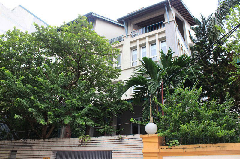 Pretty villa with pool in lane Tay Ho for rent