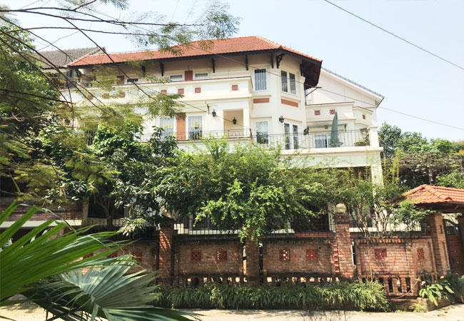 Villa for rent in Tay Ho district, swimming pool