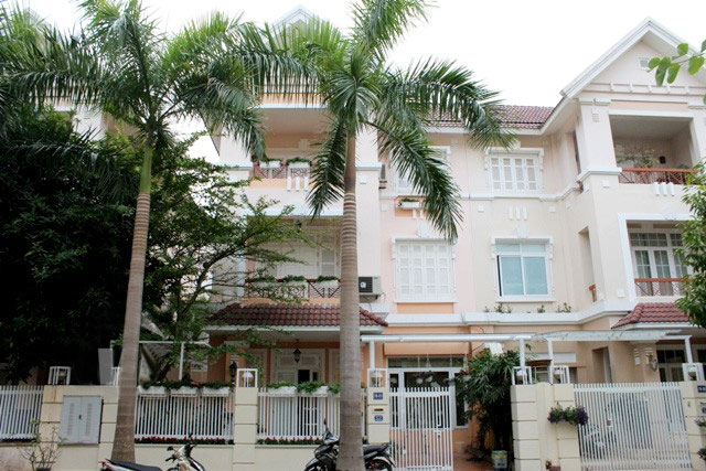 Villa with full of furniture in T block of Ciputra, $2000
