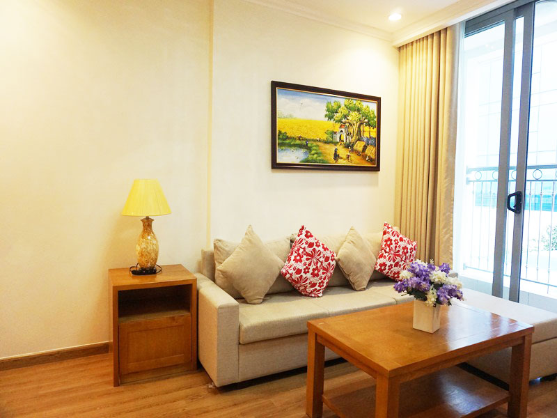 2 bedroom nice apartment in Vinhomes Nguyen Chi Thanh for rent 
