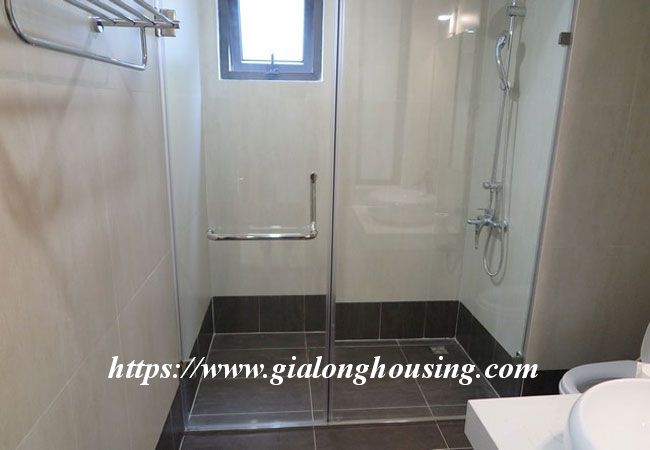 Brand new serviced apartment in Tran Quoc Toan for rent 4