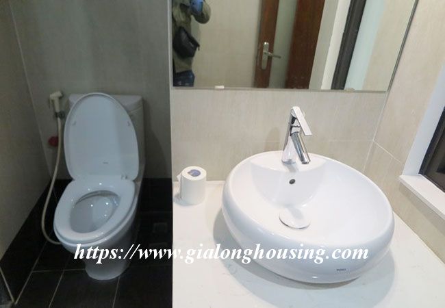 Brand new serviced apartment in Tran Quoc Toan for rent 5