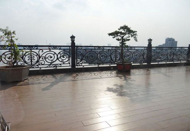 A very spacious penthouse duplex apartment for rent, lake view