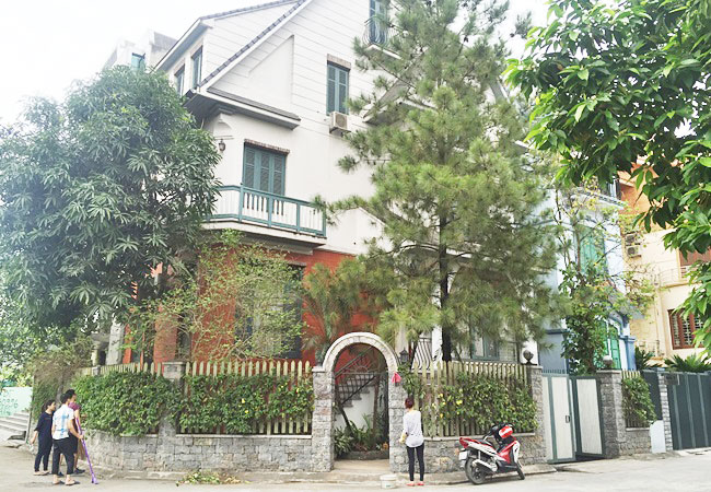 Big corner villa in Vuon Dao, Tay Ho district 