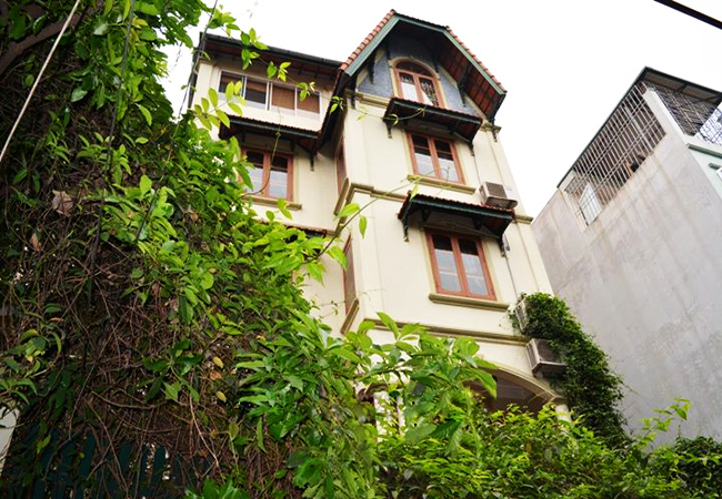 Big house in To Ngoc Van street, Tay Ho for rent 