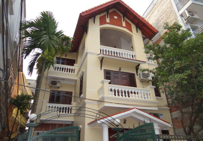 Big house with lake view at Tu Hoa street