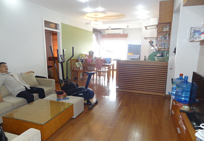 Bright apartment in Doi Nhan for rent with all open windows 