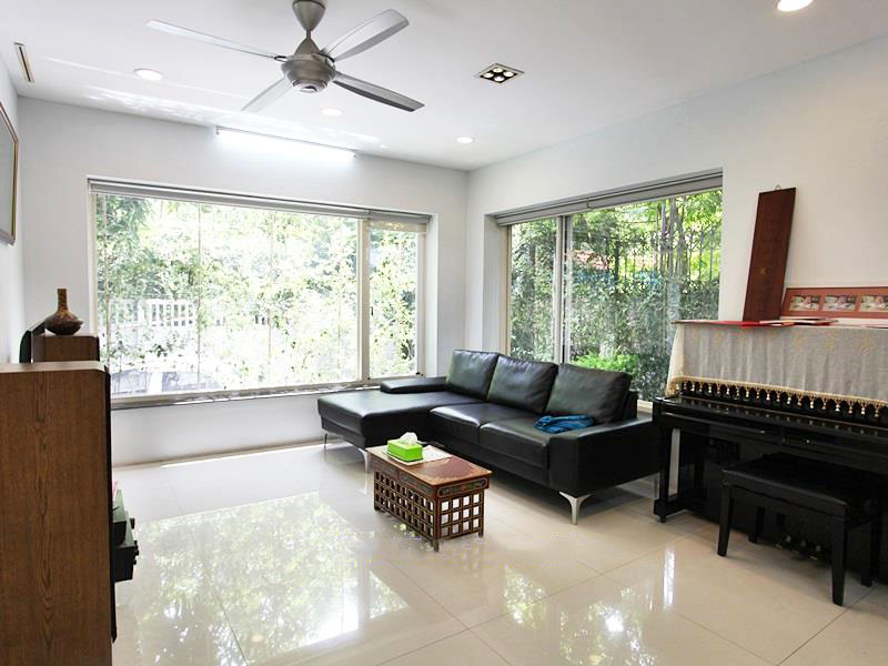 Charming house in Tay Ho for rent with modern furniture