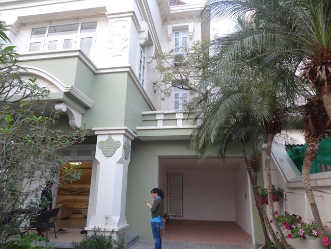 Charming villa in Ciputra Block T for rent 