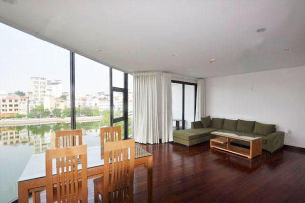 Cho thuê căn hộ 01 ngủ 04 mặt view hồ ở Yên Phụ,Tây Hồ.