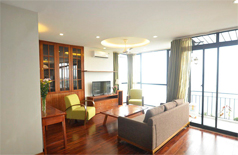 Cho thuê căn hộ dịch vụ đẹp,mới,view hồ ở Xóm Chùa,Tây Hồ.