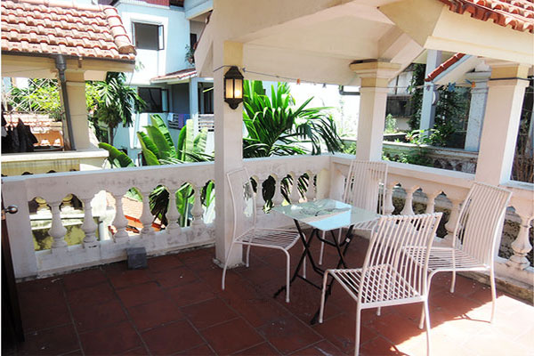 Cho thuê nhà riêng 04 tầng, đẹp giá rẻ ở làng Nghi Tàm, Tây Hồ.