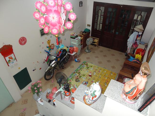 Cho thuê nhà sân vườn, nội thất đẹp trên phố Hào Nam