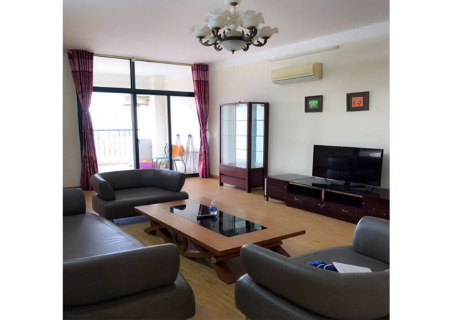 Fully furnished apartment in 71 Nguyen Chi Thanh for rent 