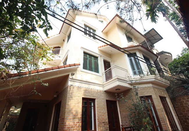 Fully furnished house in To Ngoc Van for rent, 5 bedrooms