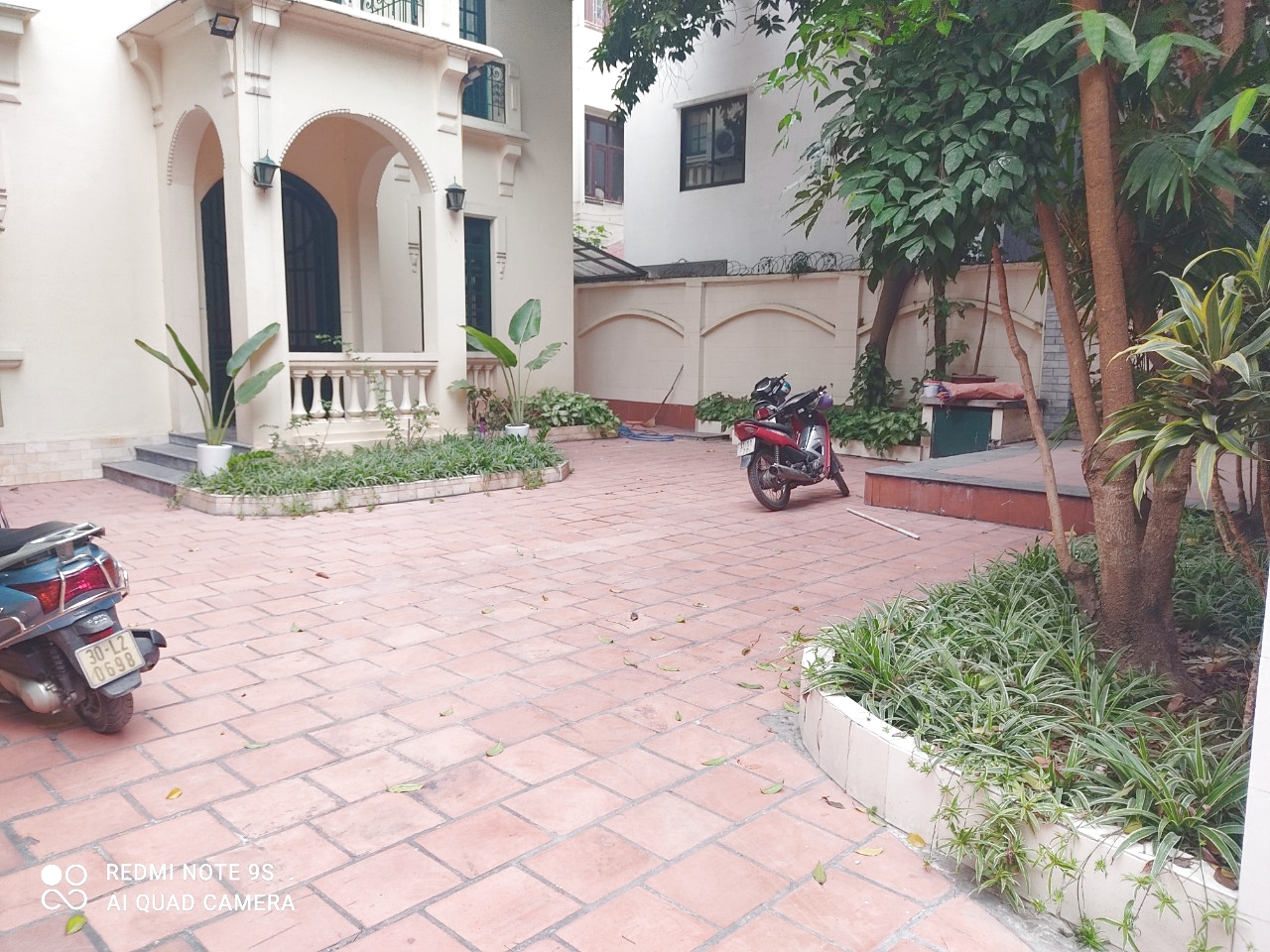 Garden villa for rent with bathtub on To Ngoc Van street