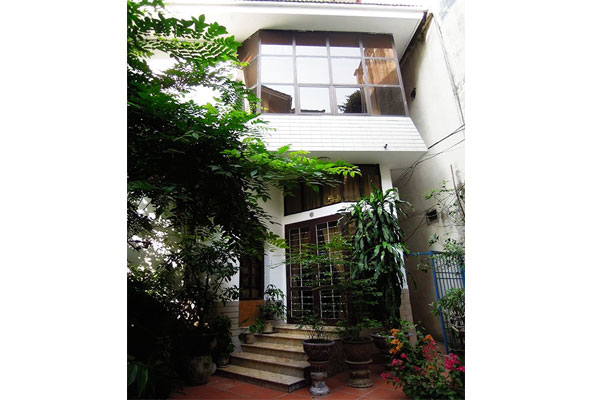 House in Nghi Tam for rent with full furniture 