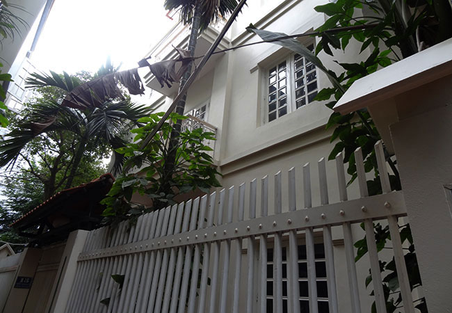 House in quiet lane of Dang Thai Mai street for rent 