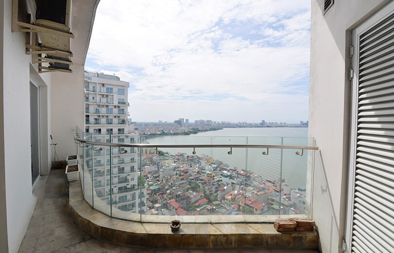 Huge apartment with lake view in Golden Westlake 