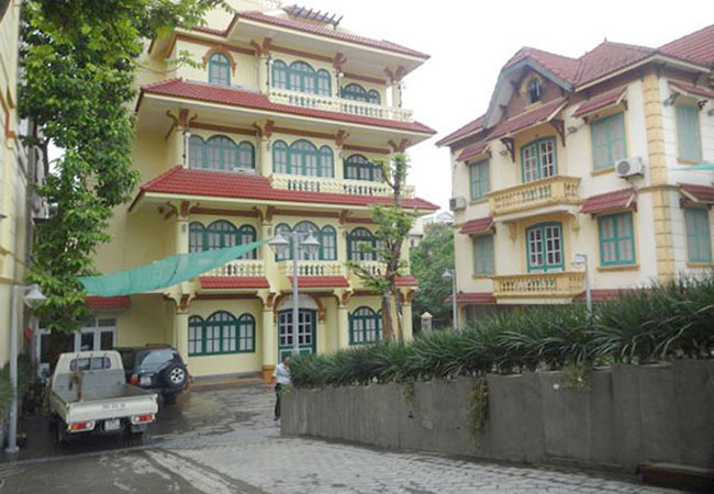 Huge villa for rent in Tay Ho, unfurnished 