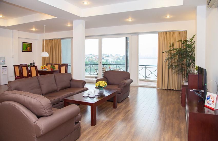 Lakefront apartment in Xuan Dieu for rent 