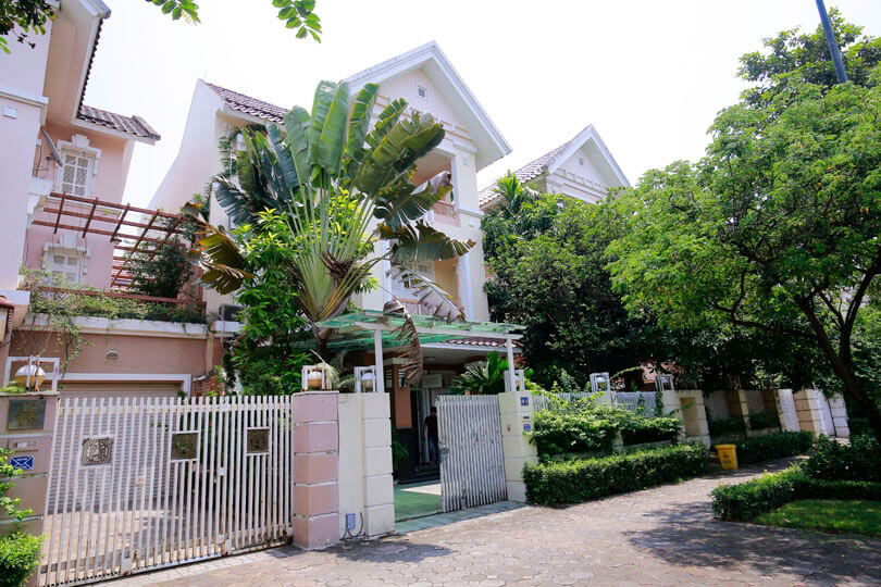 Large villa in T block of Ciputra urban area for rent 