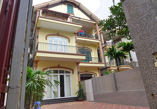Lovely house in Tay Ho for rent 