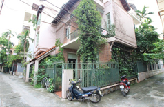 Nhà cho thuê, sân rộng, ban công rộng phố Đặng Thai Mai 