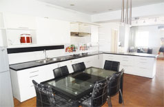 Nice and bright apartment in Doi Nhan street 