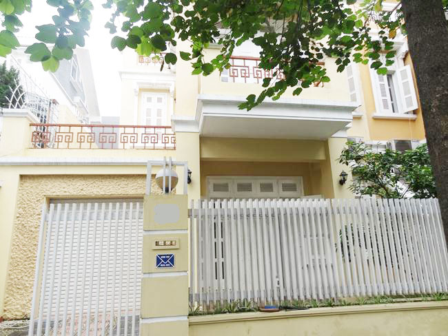 Nice and bright villa in Ciputra for rent in T block