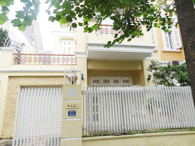 Nice and bright villa in Ciputra for rent in T block 