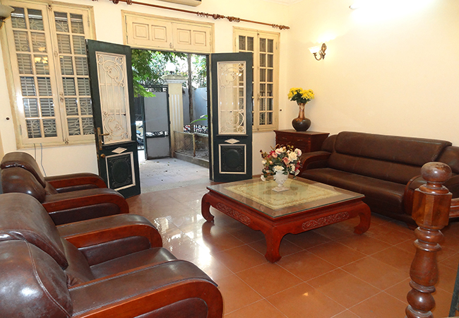 Nice house in lane 18 To Ngoc Van for rent 