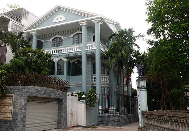 No furnished big villa for rent in To Ngoc Van street 