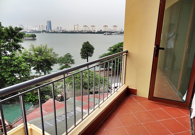 No furnished house in To Ngoc Van, Tay Ho district for rent 