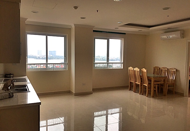 Safe and cozy apartment in Oriental 174 Lac Long Quan 