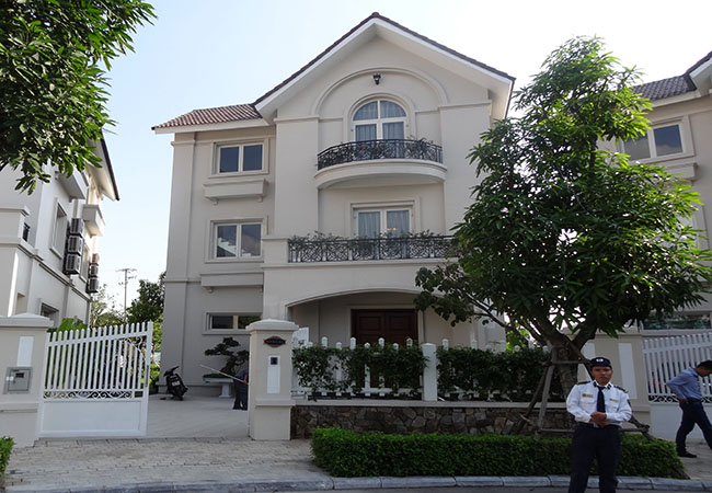 Spacious and tidy villa in royal style, Vinhomes Long Bien