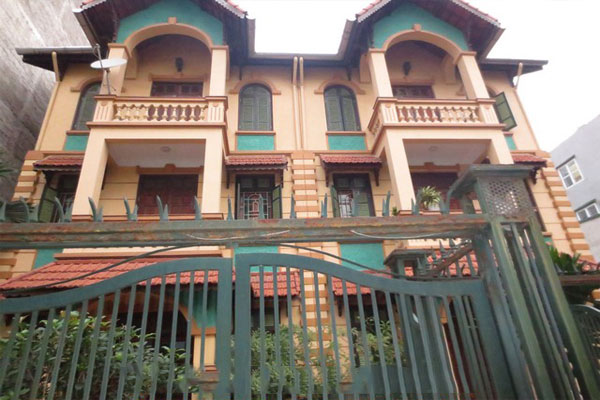 Spacious house in Dao Tan for rent 