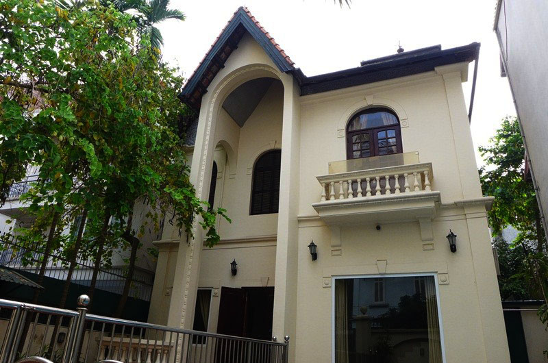 To Ngoc Van big unfurnished villa for rent 