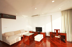 Truc Bach spacious apartment for rent