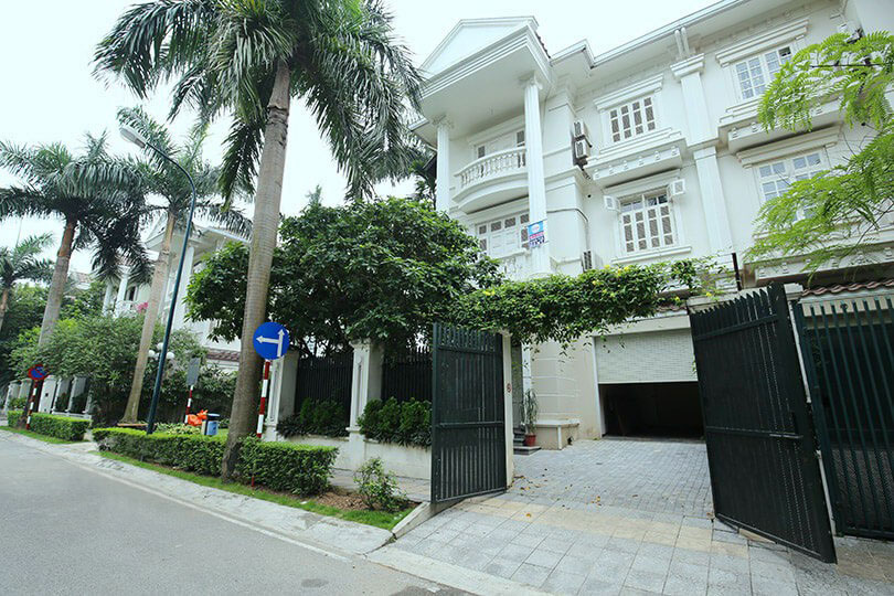 Unfurnished corner villa for rent in C block, Ciputra - Tay Ho district 