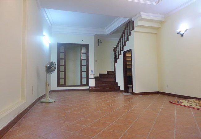 Unfurnished house in Truc Bach: house or office for rent