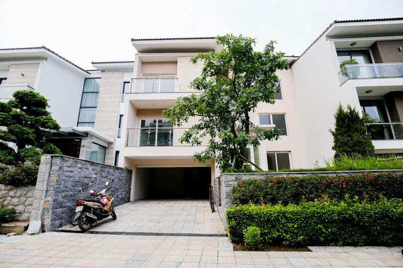 Unfurnished huge villa in Ciputra, Q block for rent 