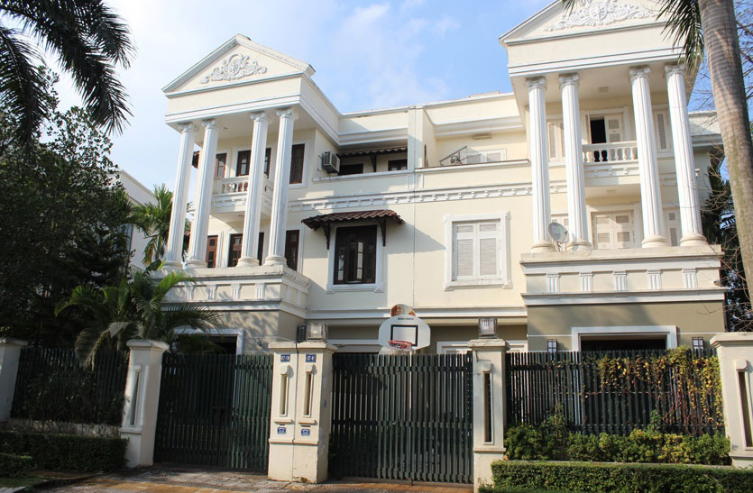 Villa for rent in C block, near UNIS