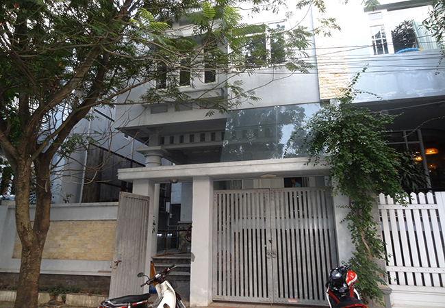 Vuon Dao villa with inside elevator, basic furniture 