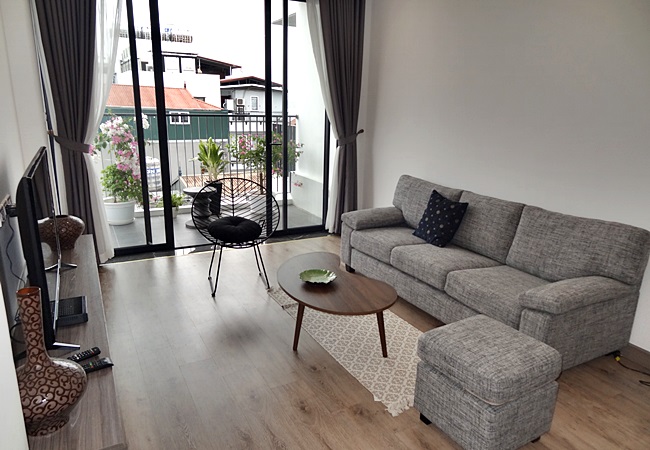 Very good apartment for rent in Xuan Dieu, Hanoi priced just 1100$ 
